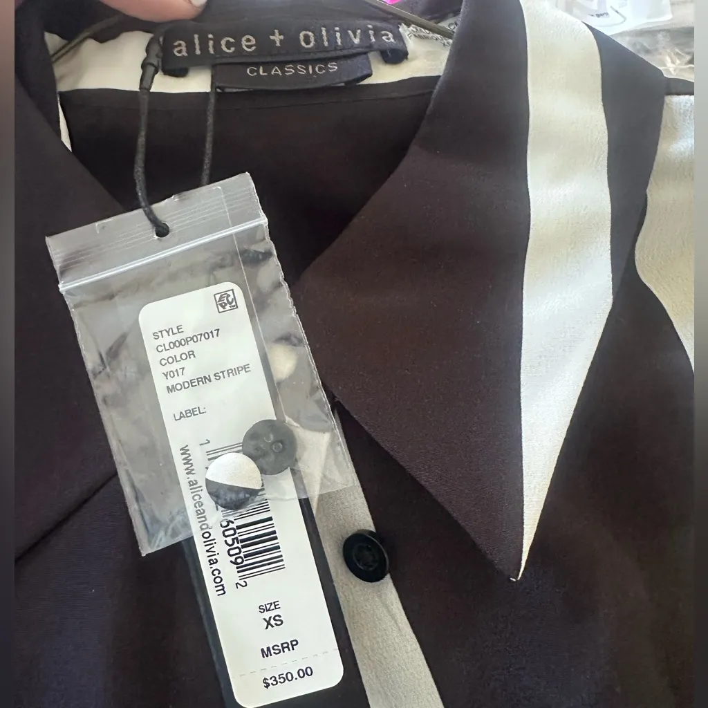 NWT- ALICE AND OLIVIA Willa' Hidden Placket
Stripe Motif Button Up Size XS - Image 8