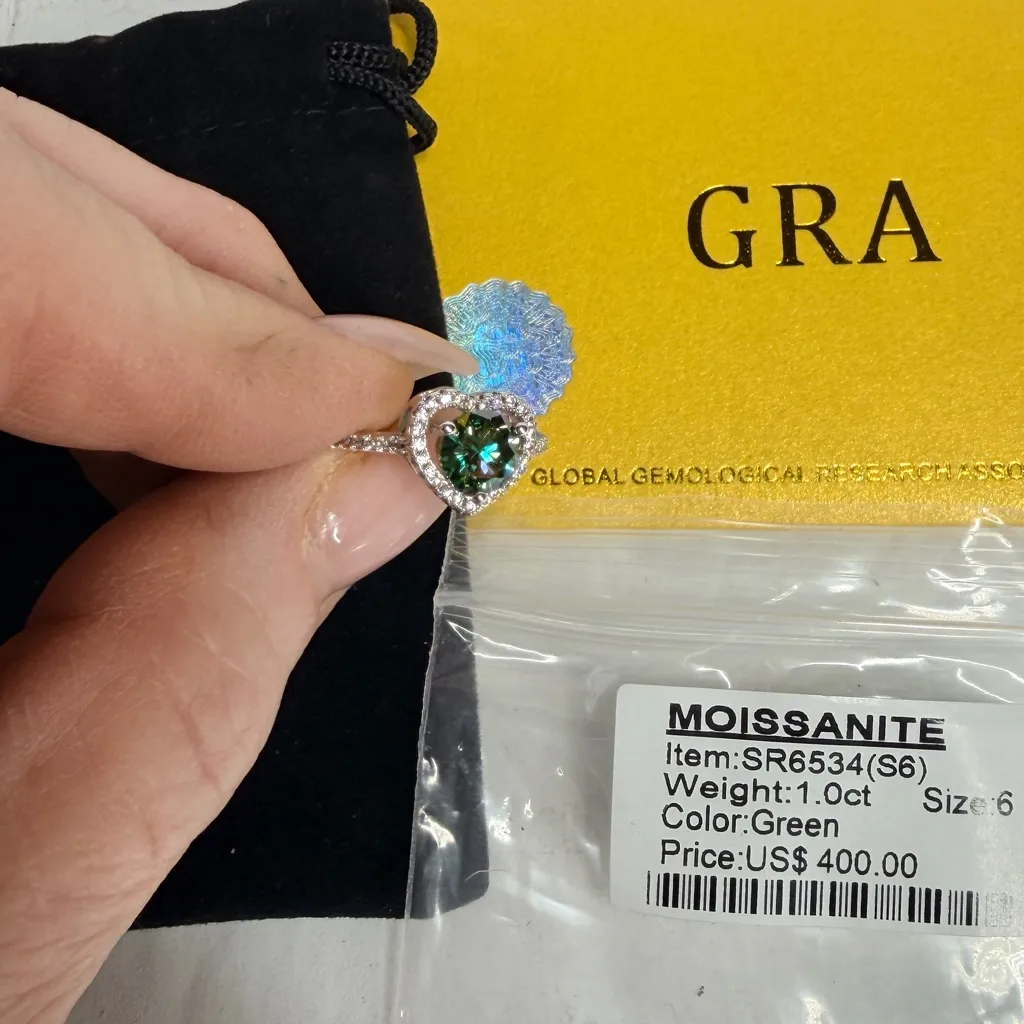 Moissanite Green Heart Cut Ring 1 carat - Image 7