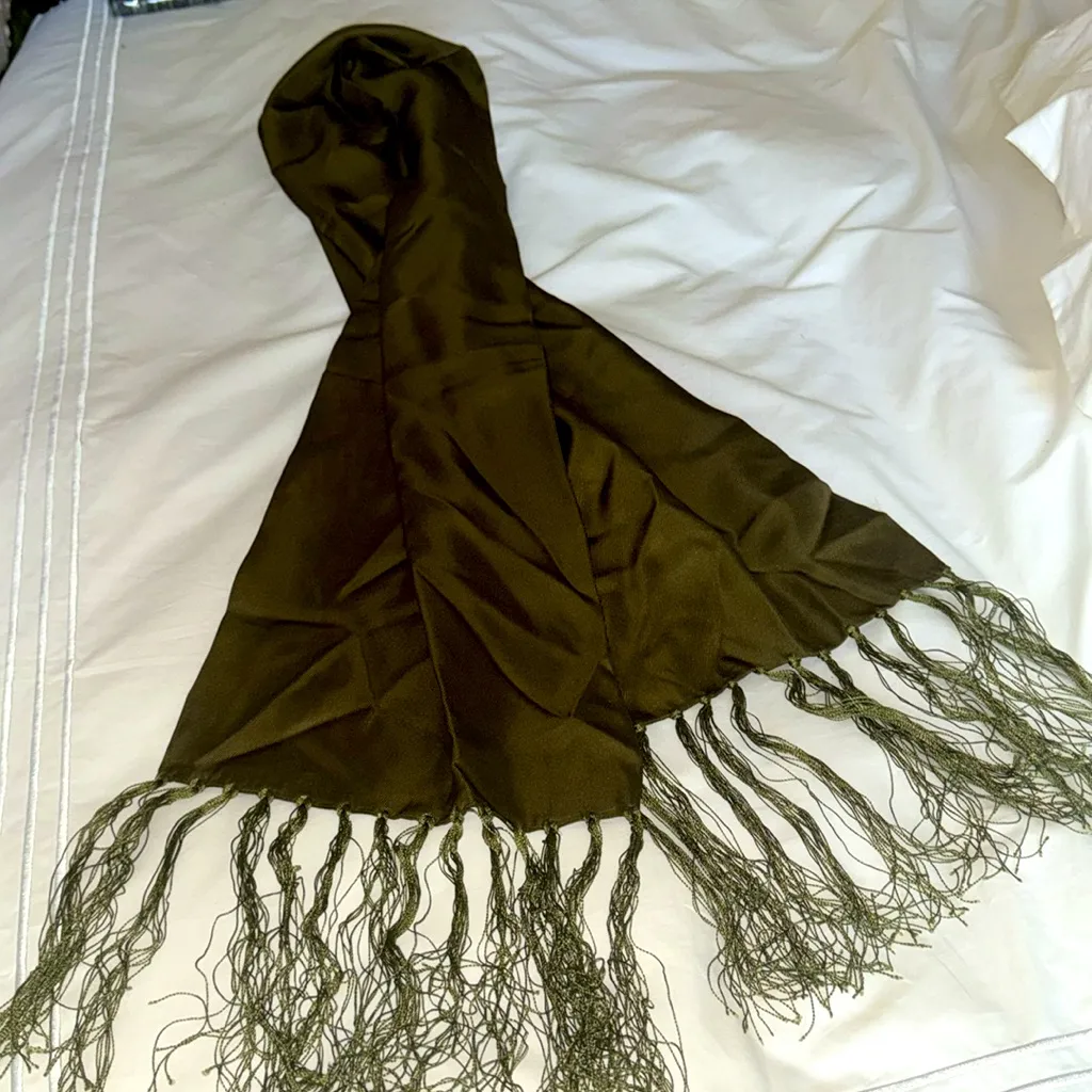Banana Republic 💯 silk olive green Scarf with 7” silk fringe. 56” by 10” - Image 5