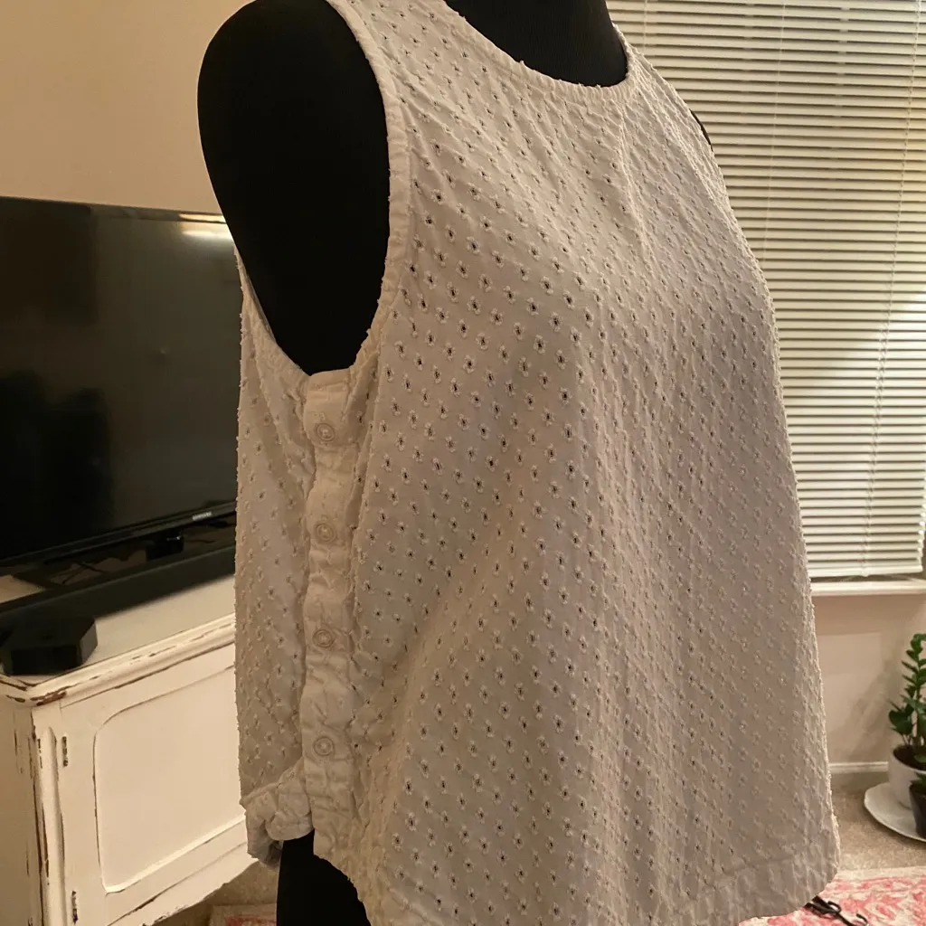 Crisp summer top from Cloth & Stone - Image 2