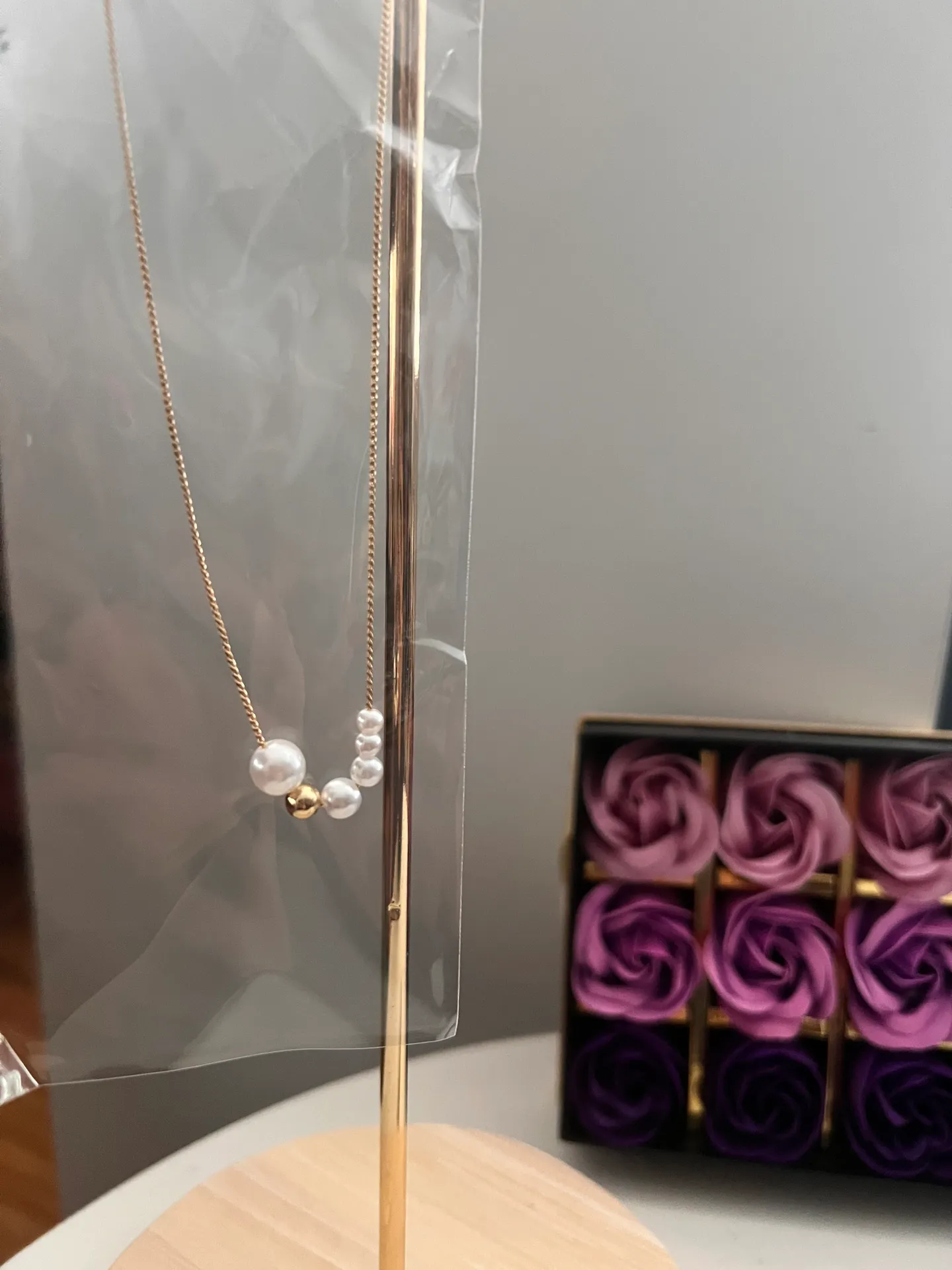 Elegant White Pearl Necklace Gold - Image 4