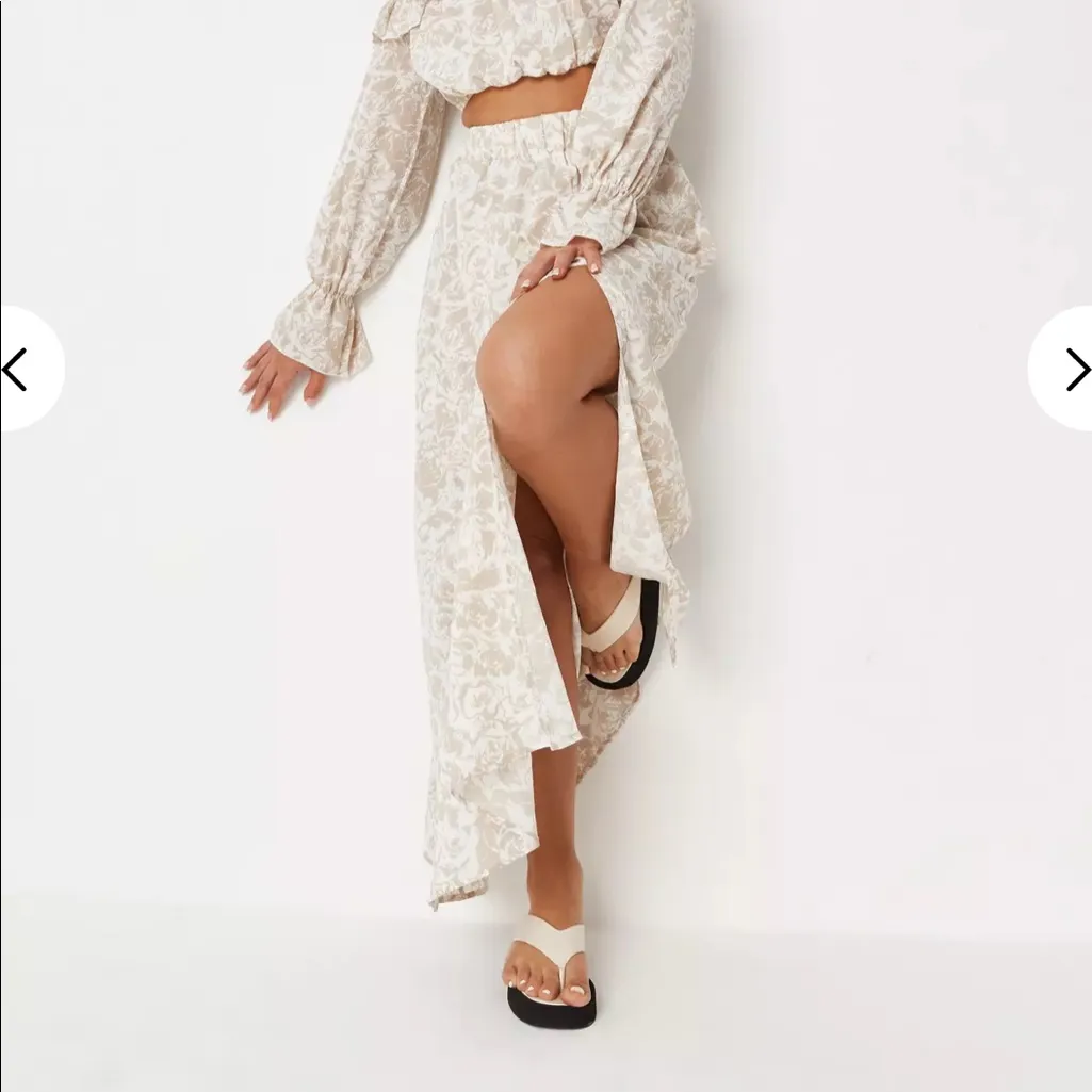 HOST PICK!!! NWT Misguided sand co ord porcelain print maxi skirt - Image 2