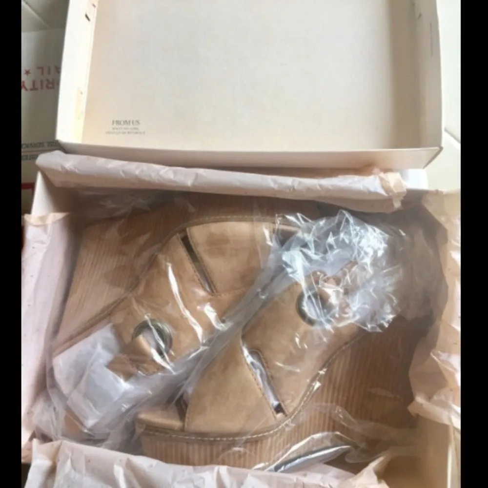 BCBGeneration women's 11 (41.5 EU) PENELOPE suede open toe platform wedge sandal - Image 6