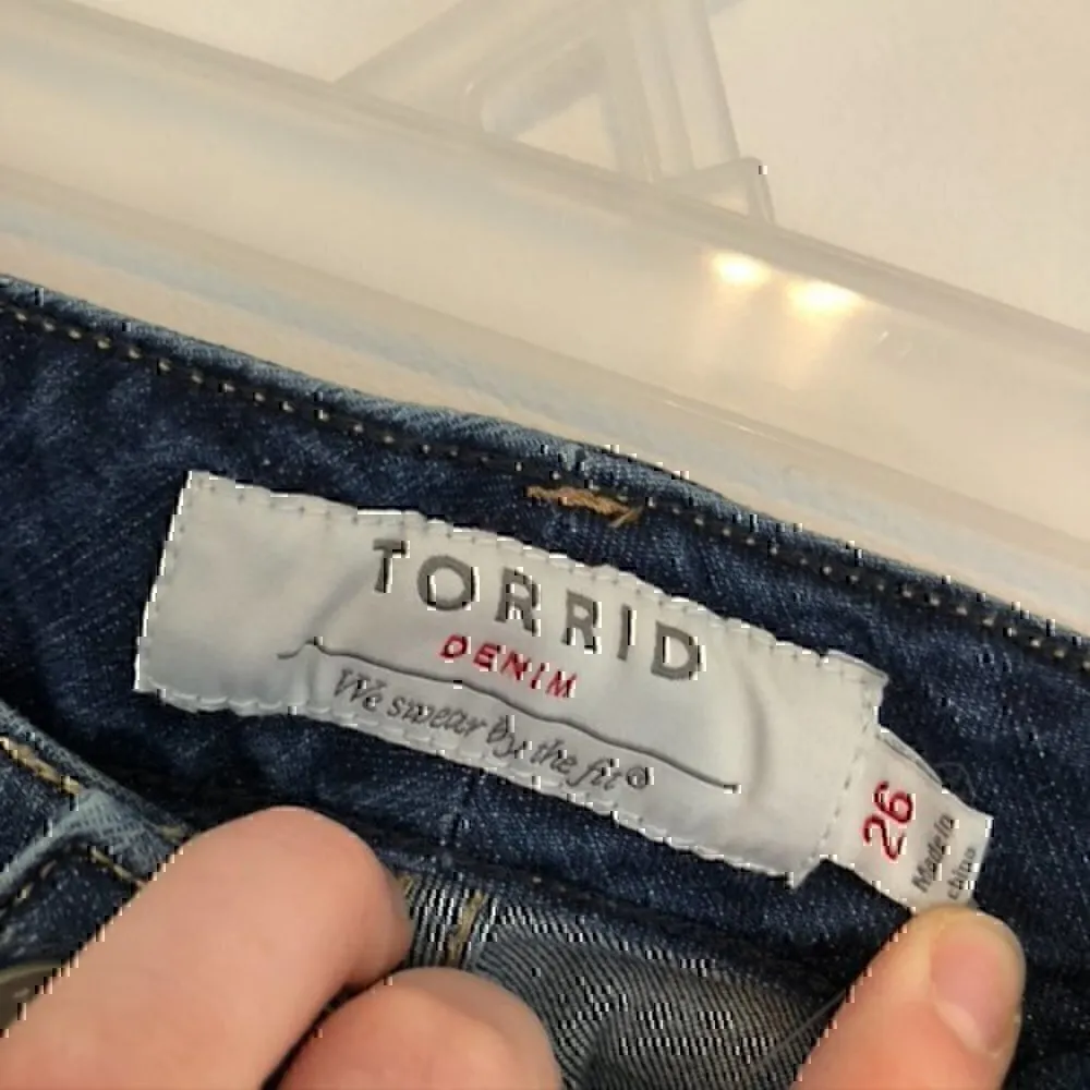 NEW NWT TORRID Plus Size Classic Skinny Jean Vintage Stretch Medium Wash 26 Reg - Image 5