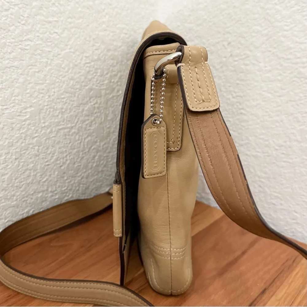 Vintage COACH 8A07 Soho Flap Butter Beige Soft Leather Messenger Shoulder Bag - Image 2
