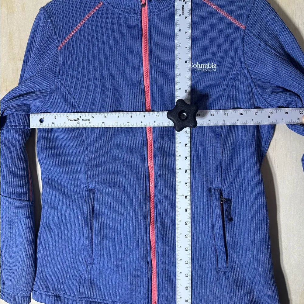 Blue Columbia Sportswear women's zip-up jacket with pink accents size medium - Image 6