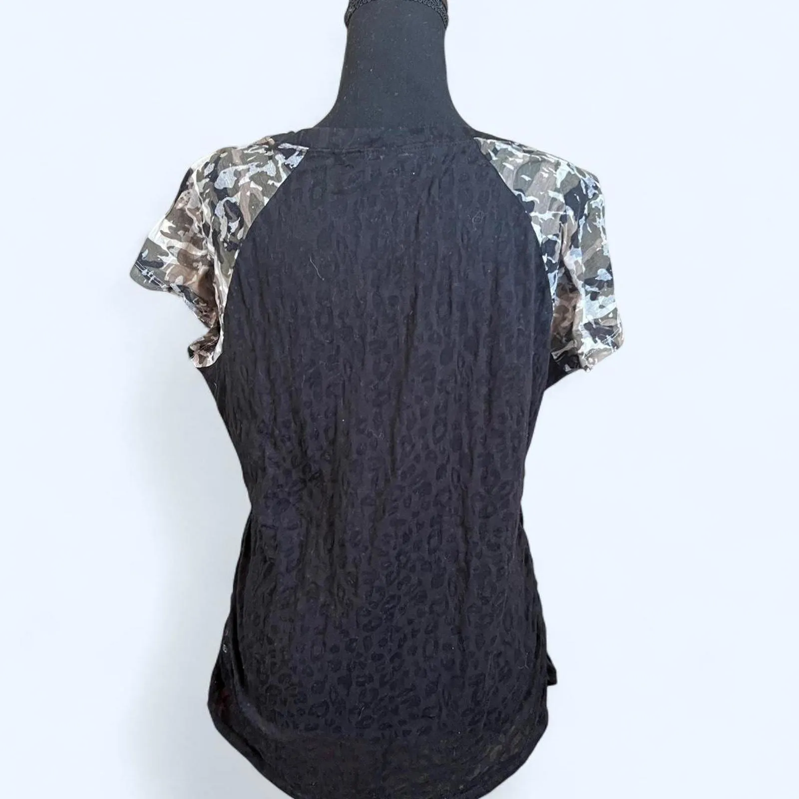 Vintage 2000s Southpole black and gold rhinestone rose shirt - Image 5