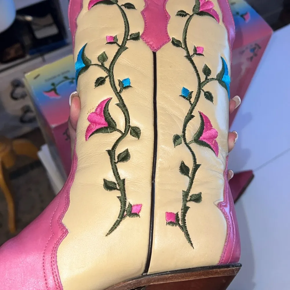 Gorgeous Rudel Rodeo Flower Embroidered Cowboy Boots Womens US 7.5 E. With box Pink - Image 16