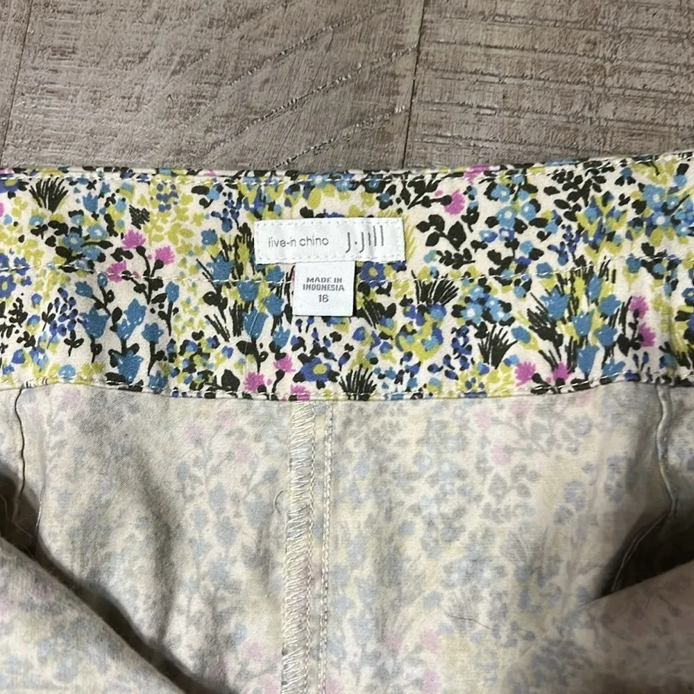 J Jill EUC Live-In Chino Pencil Skirt Blue & Purple Wildflower Print - Image 4