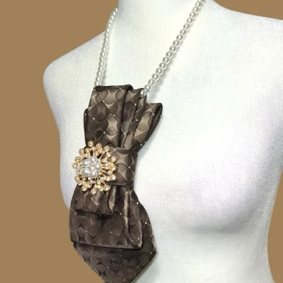 “Dainty Dapper”Elegant Pearl and Gold Brooch on brown necktie Necklace White - Image 5