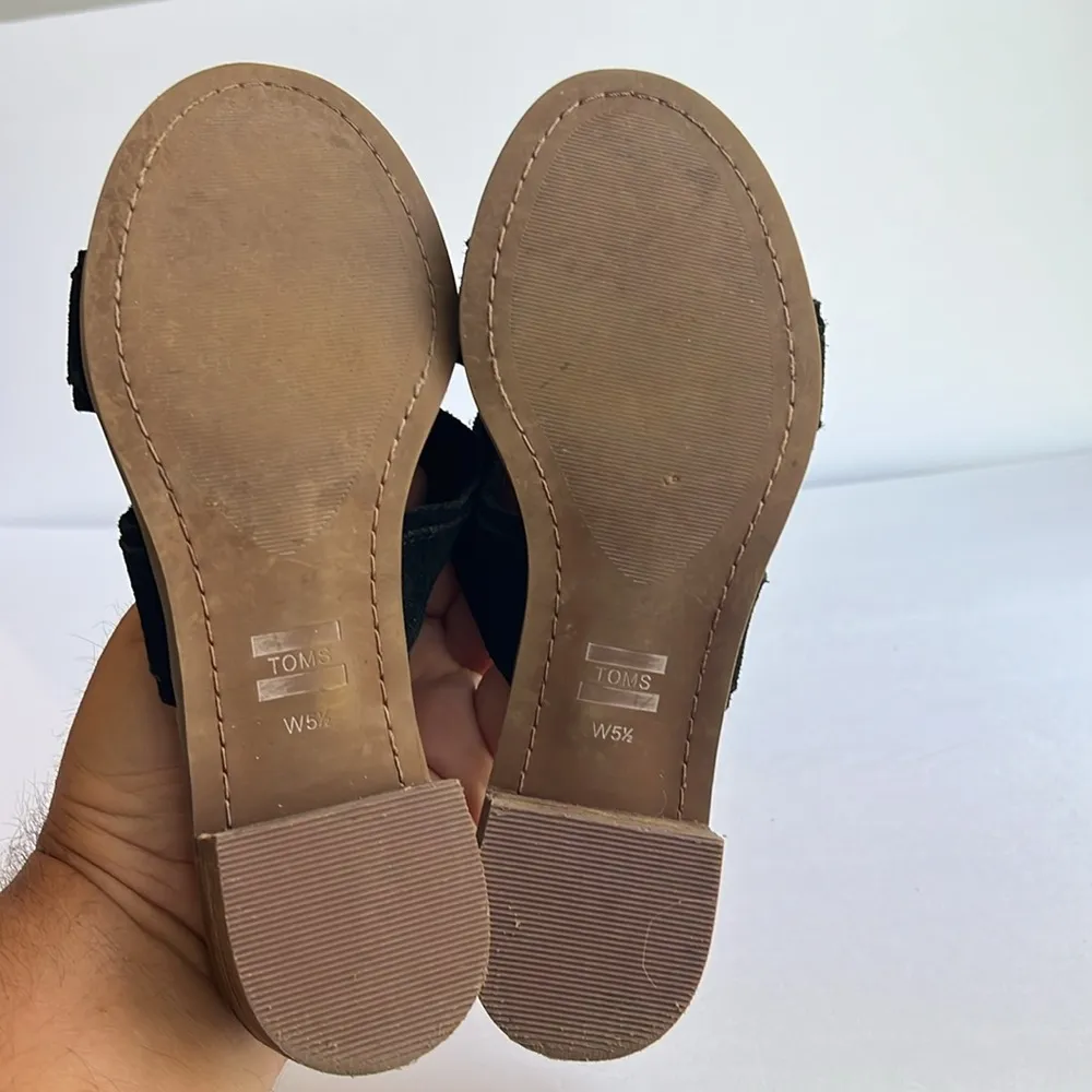 TOMS Slip On Sandals Shoes Womens SZ 5.5 Black Suede Straps 1.5" Heel 🗝️ - Image 8