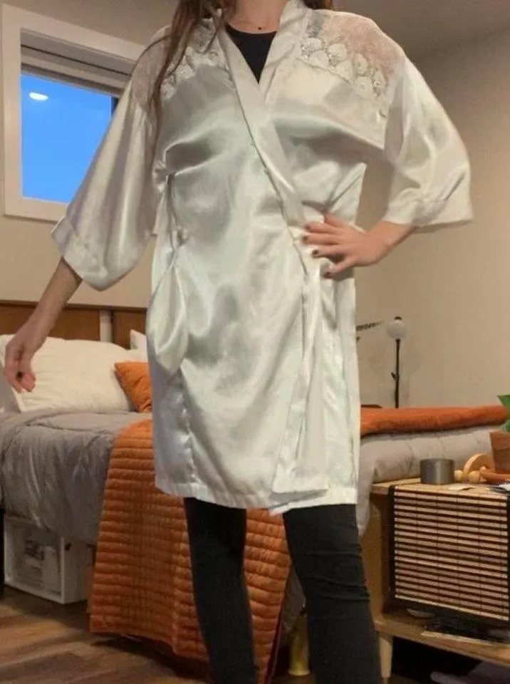 Vintage 90s white sateen bridal robe 🤍 - Image 4