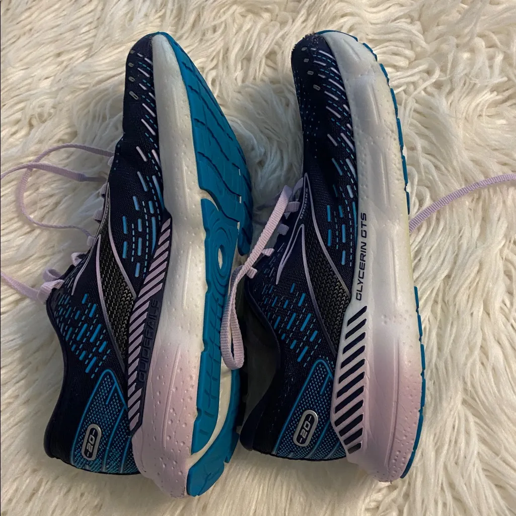 Brooks Women's Glycerin 20 - Dark Blue and Light Purple size 8.5 good condition - Image 10