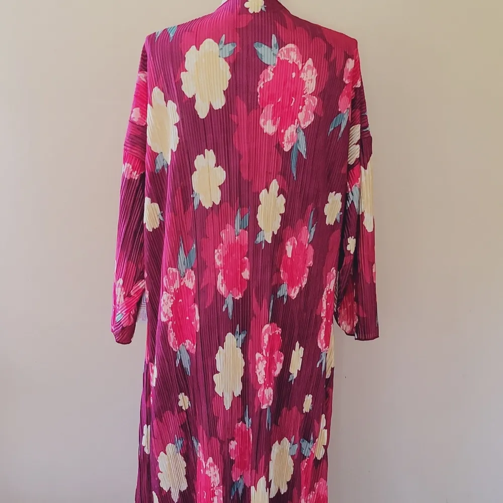 Lularoe satin crinkle kimono size large - Image 5