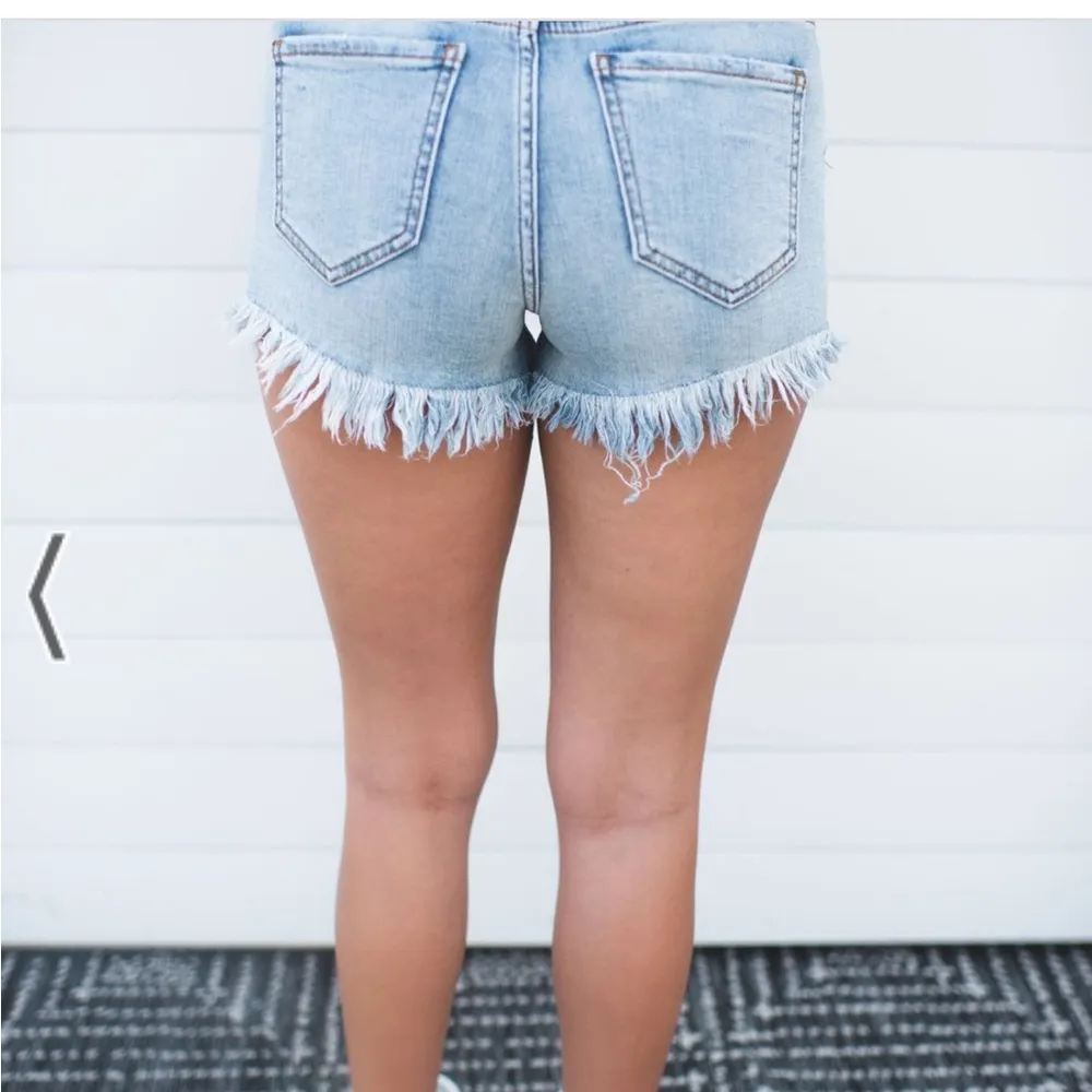 Eunina Lulu Women's Distressed Denim Shorts with Star Accents - size Small - Image 2