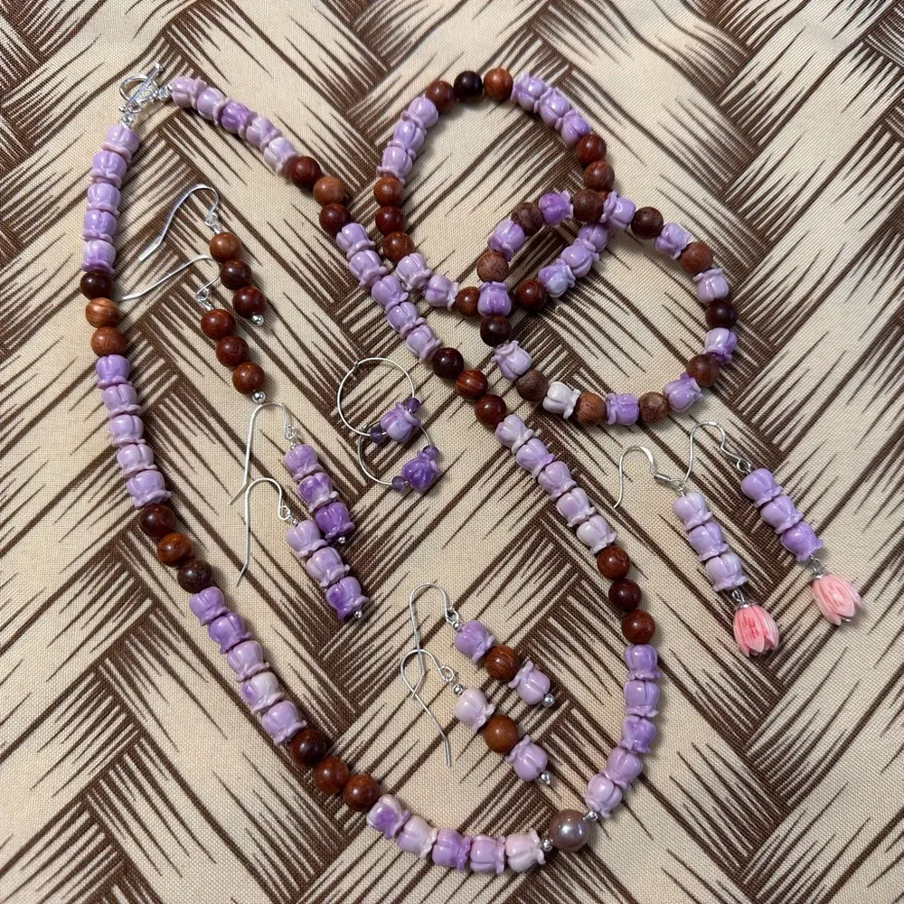 Edison Pearl Pua Kalaunu & 'iliahi Necklace bracelet earring Set Made in Maui Purple - Image 2