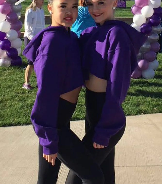 Gildan Cropped Hoodie  - Image 3