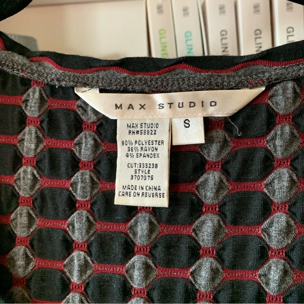 Max Studio Black, Gray, and Red Patterned Long Sleeve Scoop Neck Size Small - Image 2