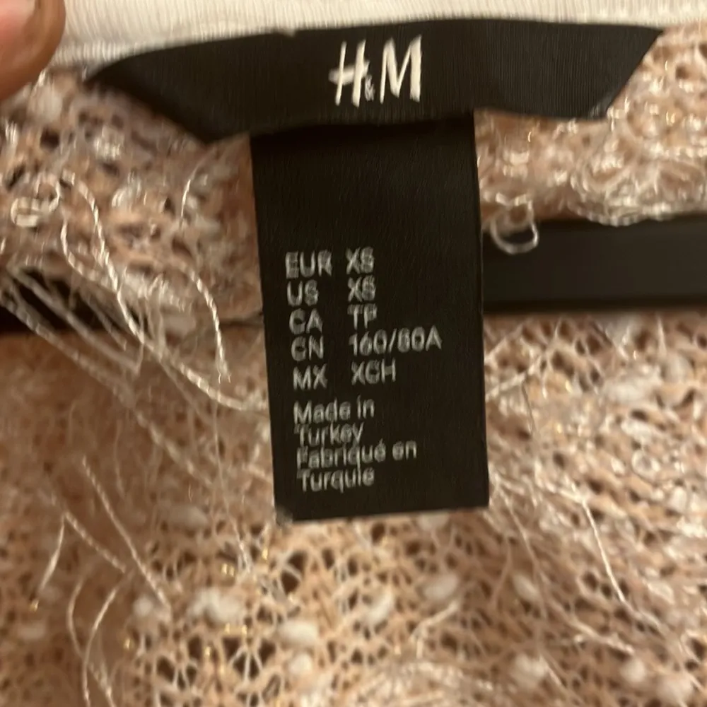 H&M peach and white stripe mohair style knit sweater woman’s size XS - Image 4