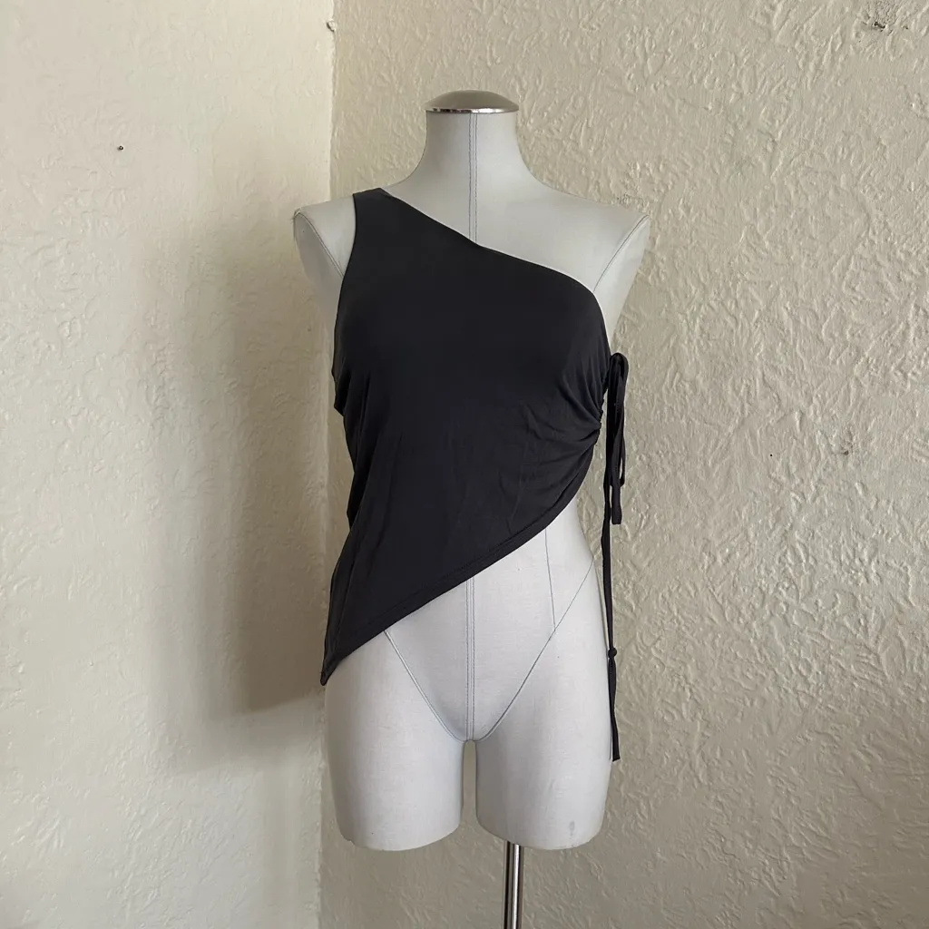 Edikted Frankie Gray Asymmetrical One Shoulder Ruched Side Top Small - Image 4