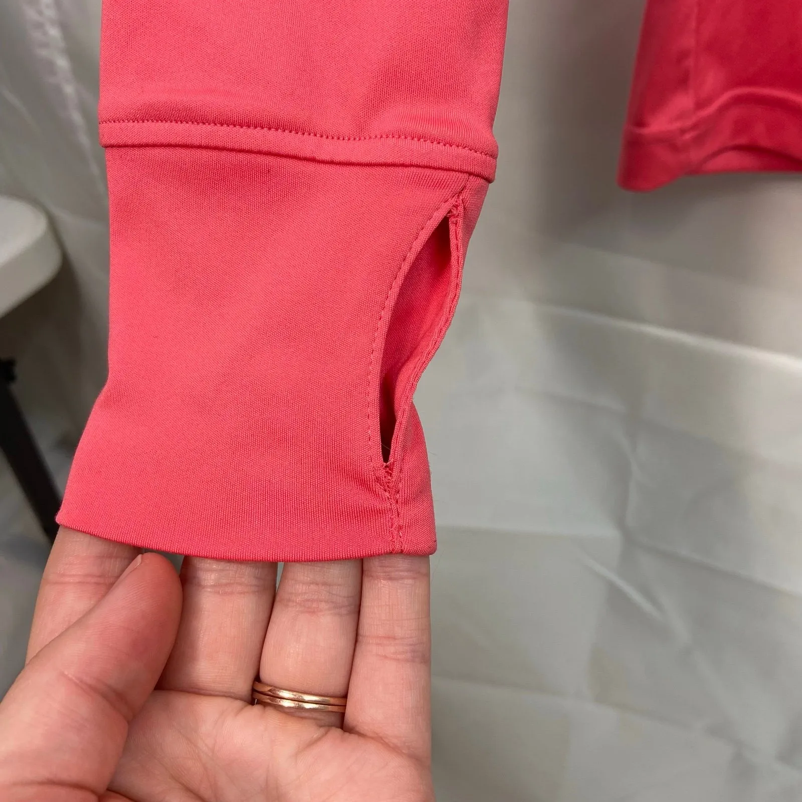 Under Armour women's coral pink‎ hooded heat gear stretch active shirt fitted S - Image 2