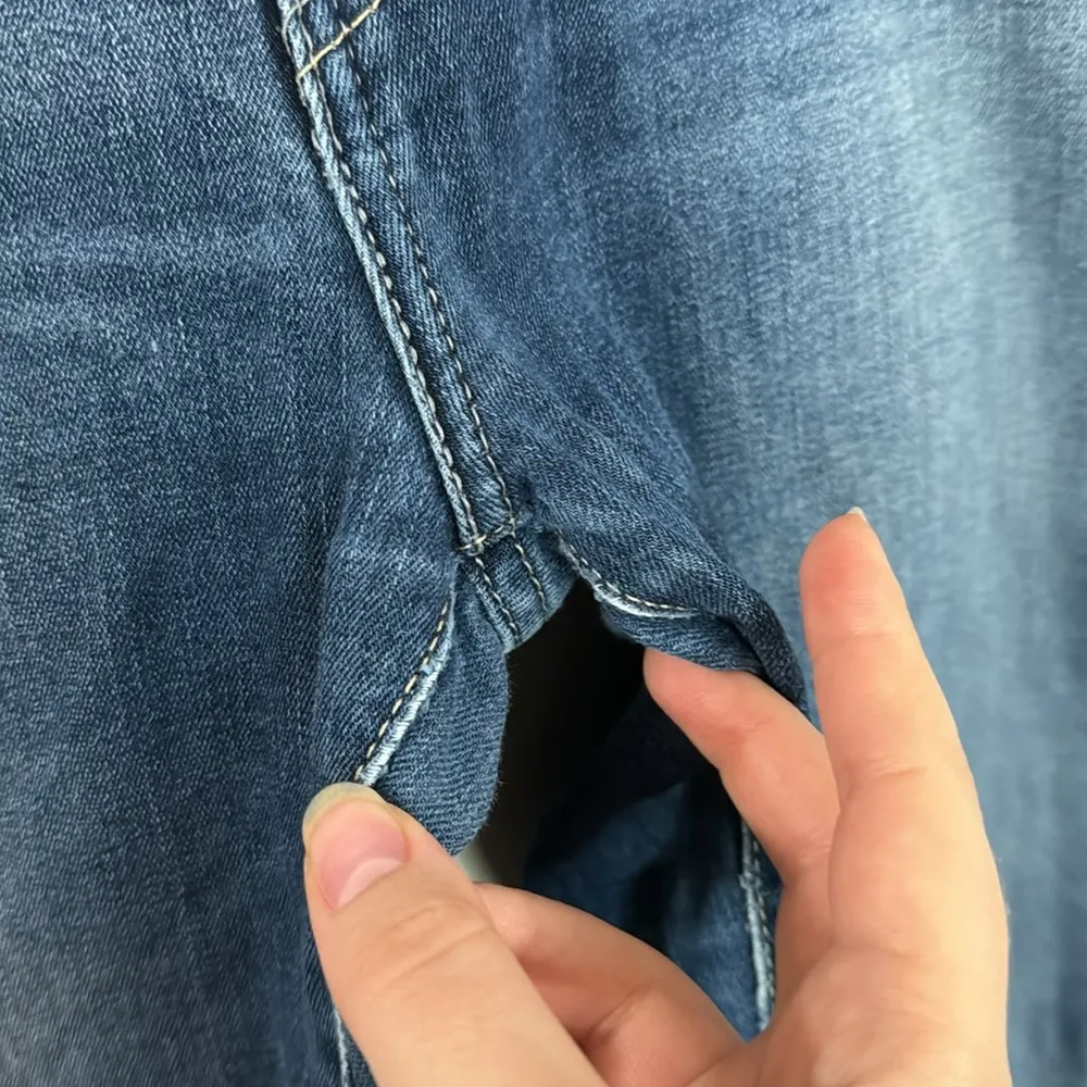 Levi’s mid rise medium wash vertical fade crease legging skinny jeans size 31 - Image 9