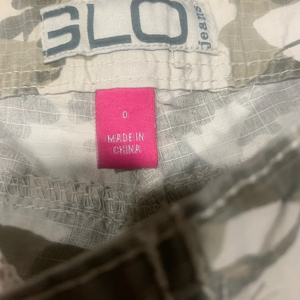 Vintage Glo Camo Capris Size 0 - Image 3