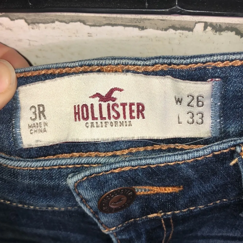 Hollister distressed jeans straight fit size 3R or W26 L33 denim jeans pants​​ - Image 4