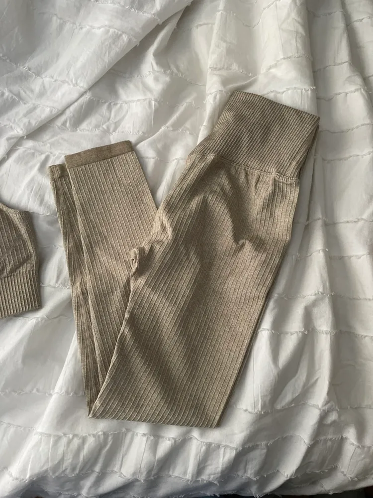 Amazon Workout Set - Image 2