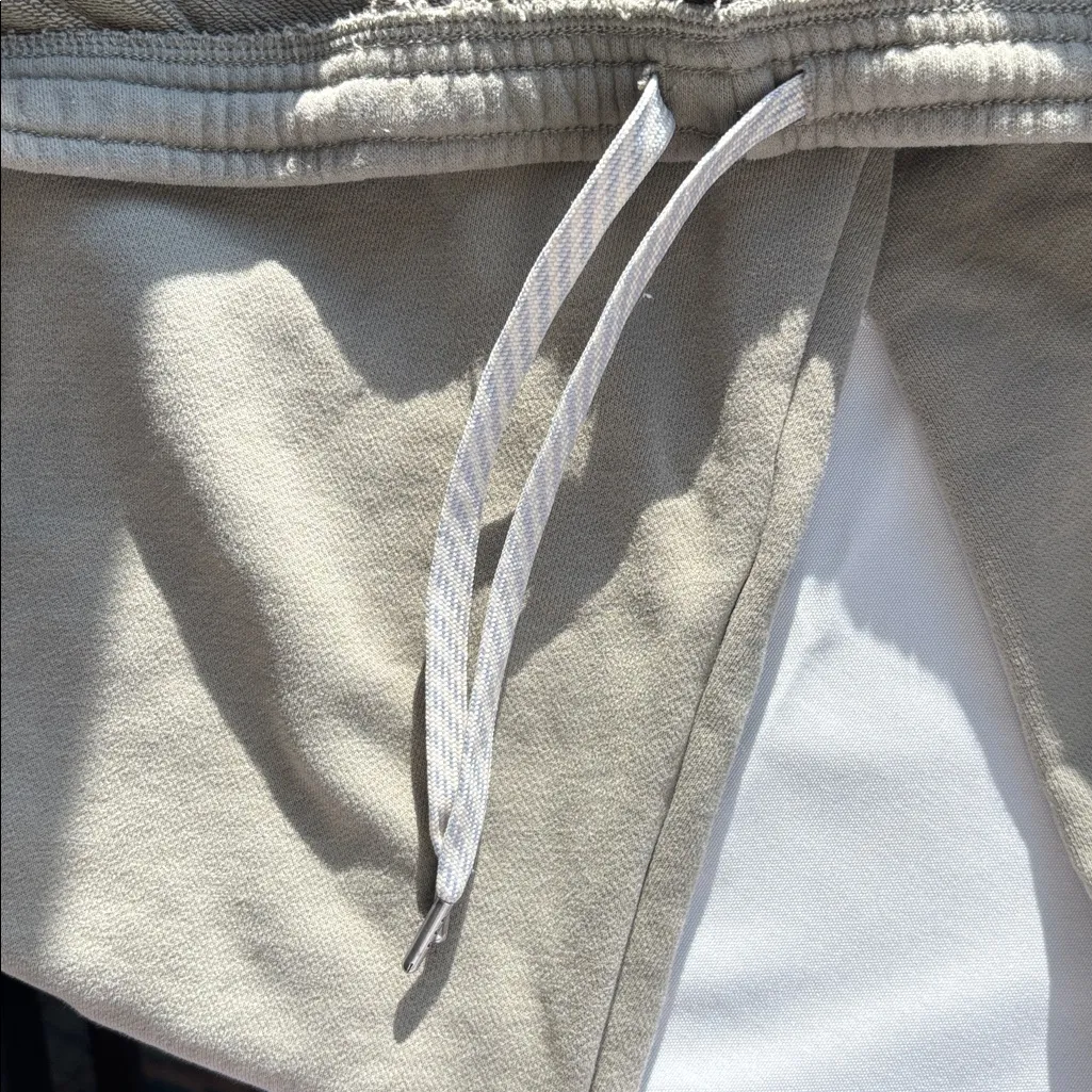 Vuori Sedona Logo Jogger Olive Green Sz XL The Rise Shine Athleisure Gorpcore - Image 9