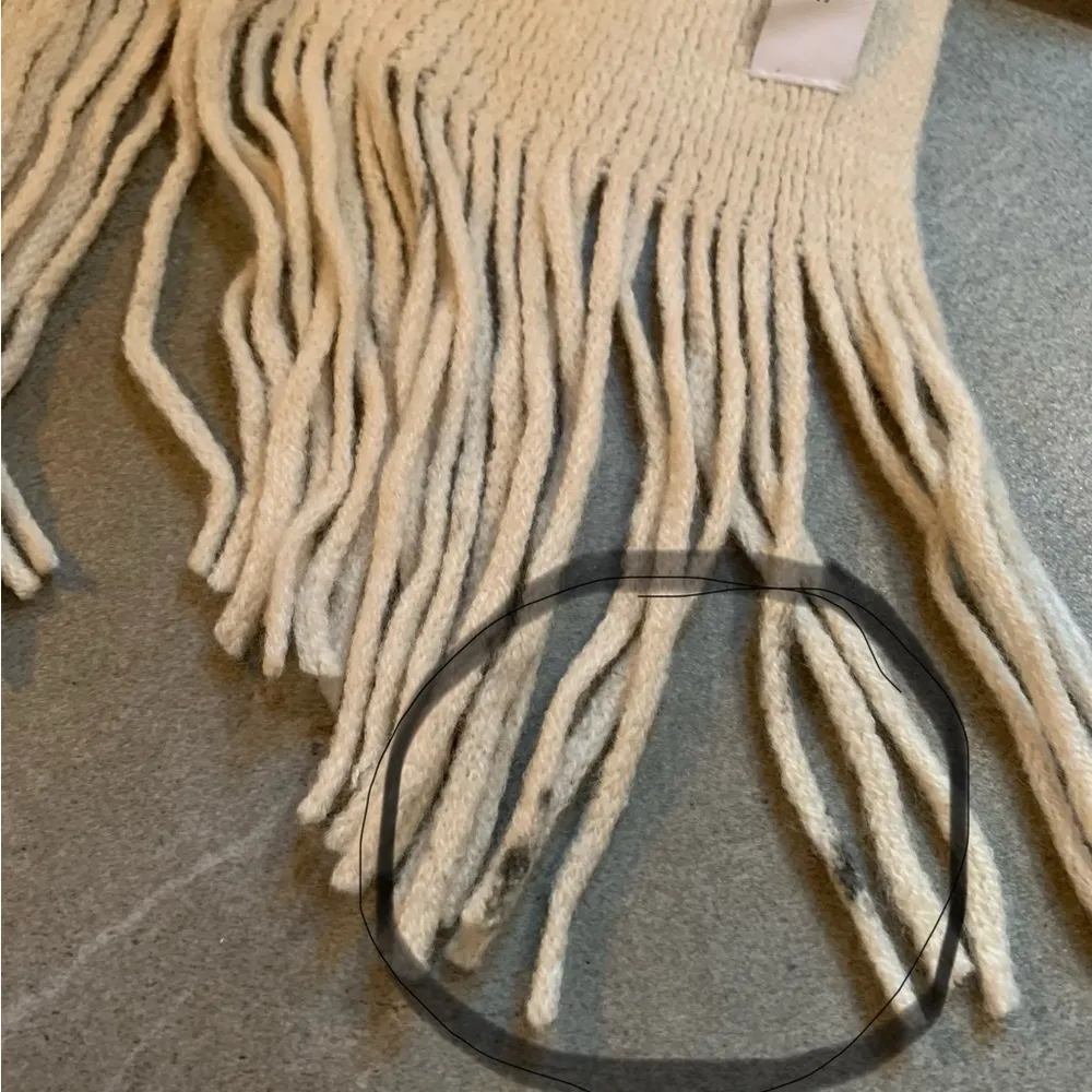 RINO & PELLE “SNOWHITE” CREAM FAUX FUR SCARF Fringe White - Image 8