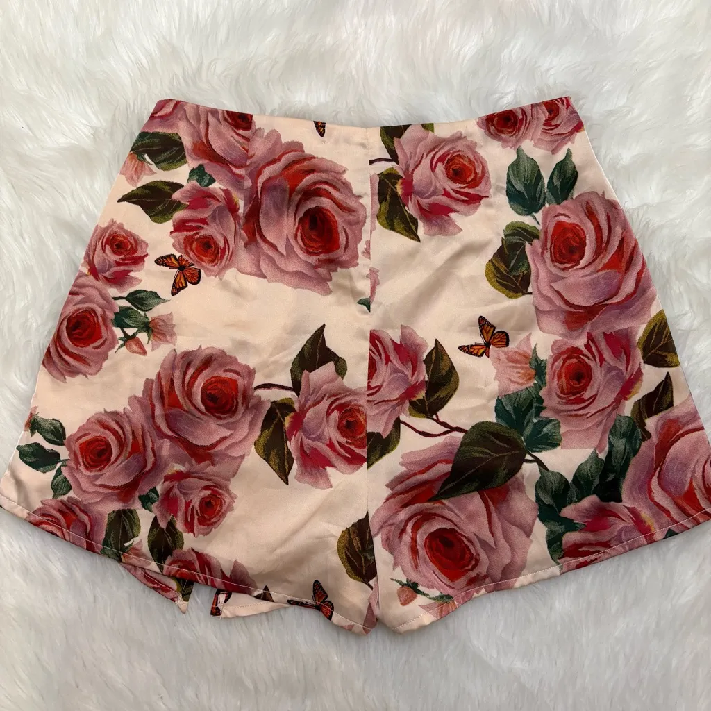 Vici floral rose printed satin mini skort size extra small - Image 5