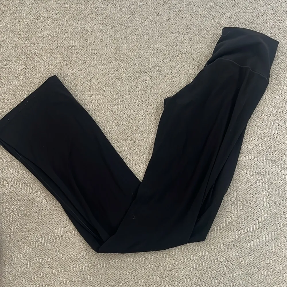 Offline by Aerie Black High-Waisted wider Leggings size Medium - Image 3