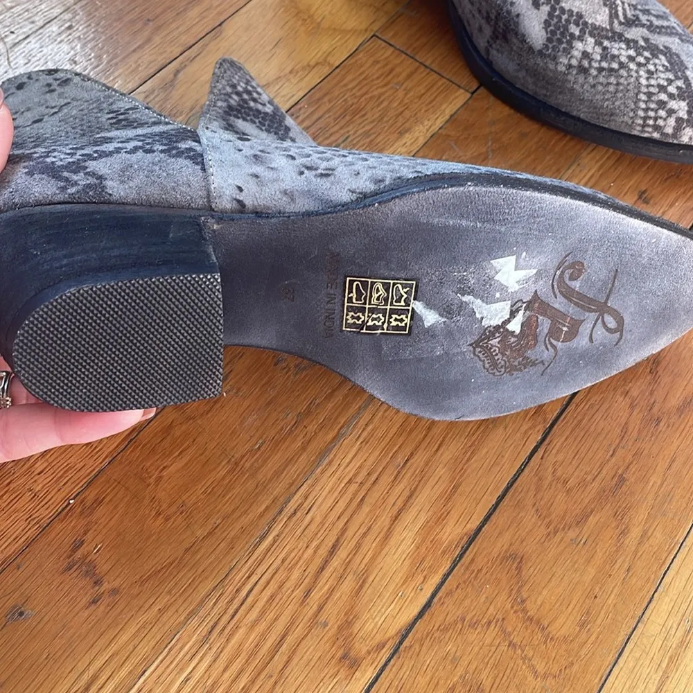 Free People Animal Charm Double V Python Ankle Boots. EU Size 37 (7) - Image 4