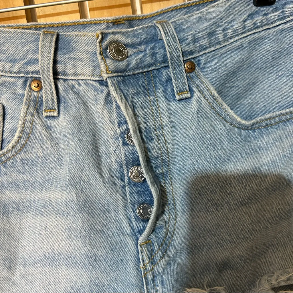 Levi's 501 Original Denim High Rise Shorts Light Wash Size 25 - Image 4