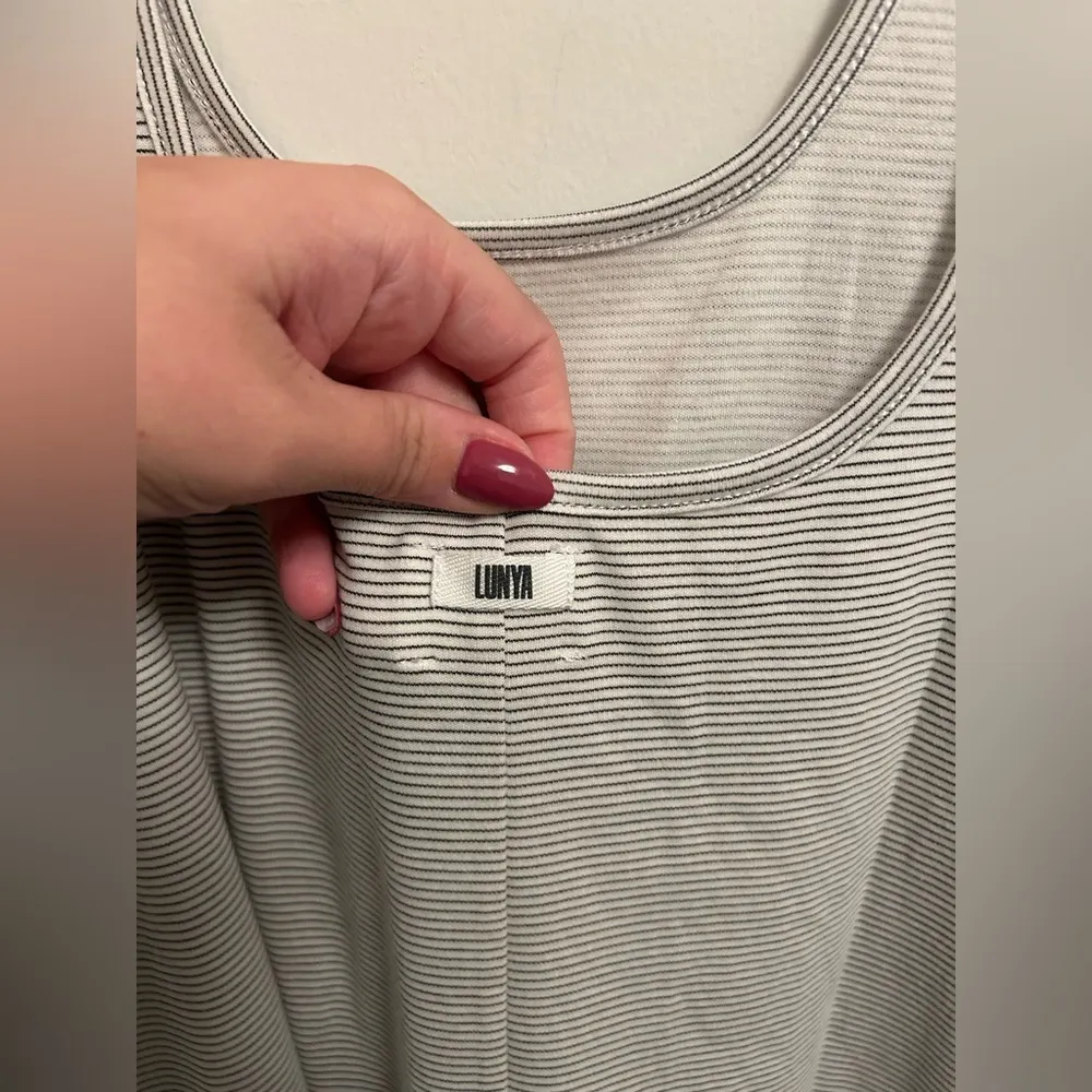 Lunya Cooldown Sleeveless Romper in Tranquil White/Immersed Black size Medium - Image 5