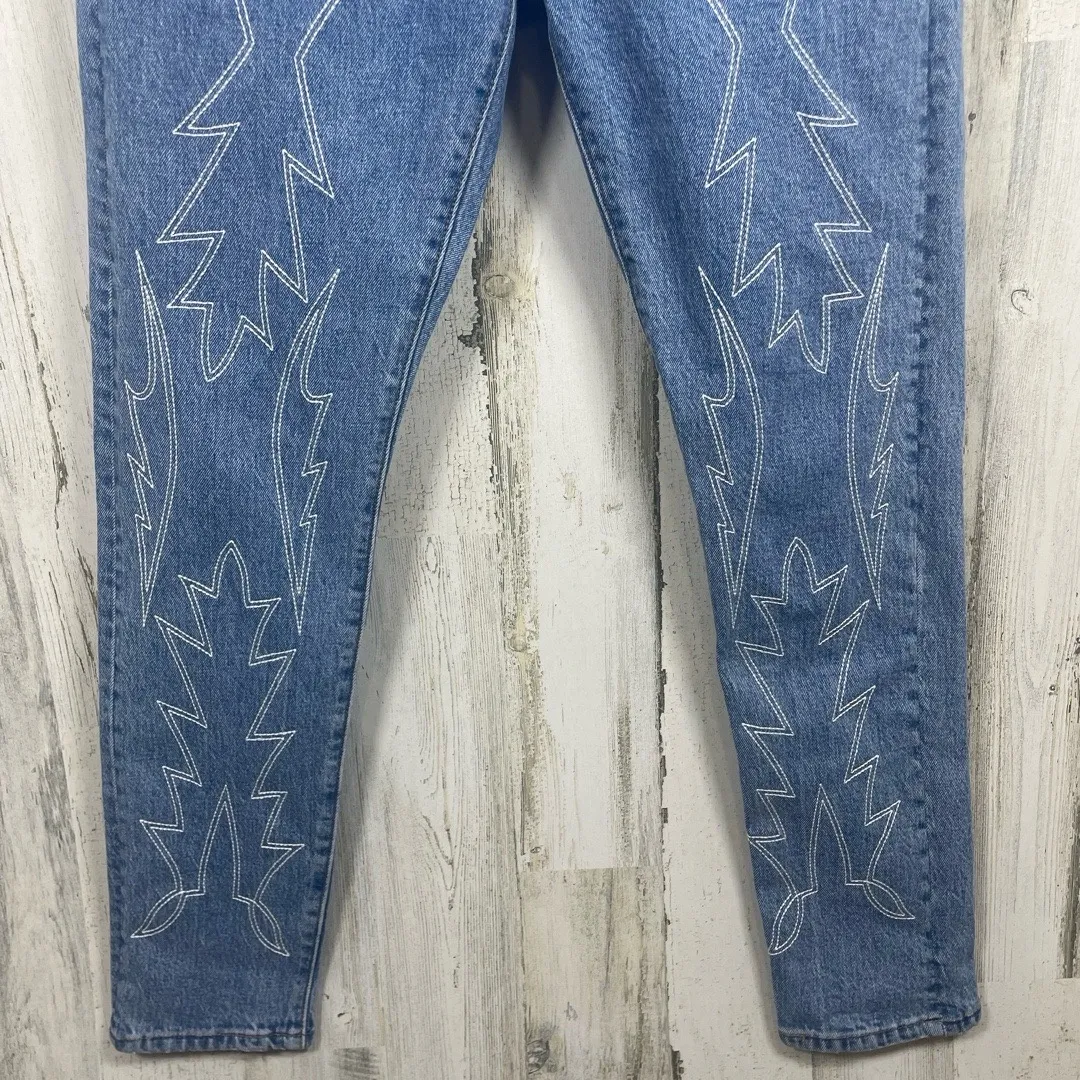 Levis 501 Embroidered Jeans size 26x30 Del Norte Medium Wash Flames Western - Image 4