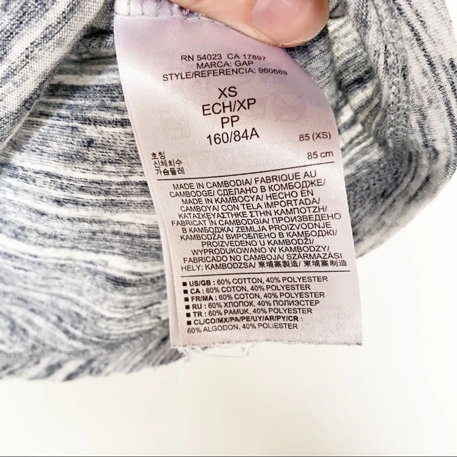 Gap Maternity Grey Marled V-Neck Pocket Tee Size XS - Image 5