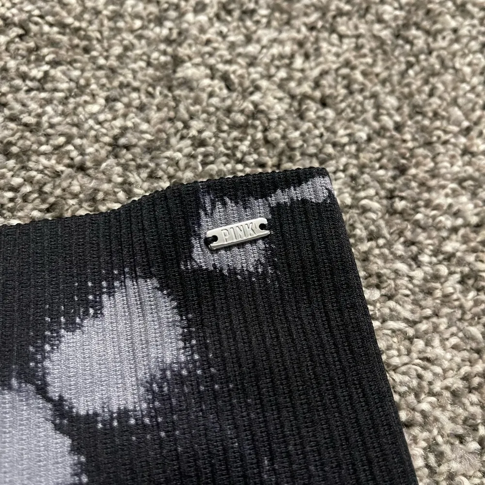 Victoria’s Secret PINK black and gray high waisted seamless bike shorts M - Image 4