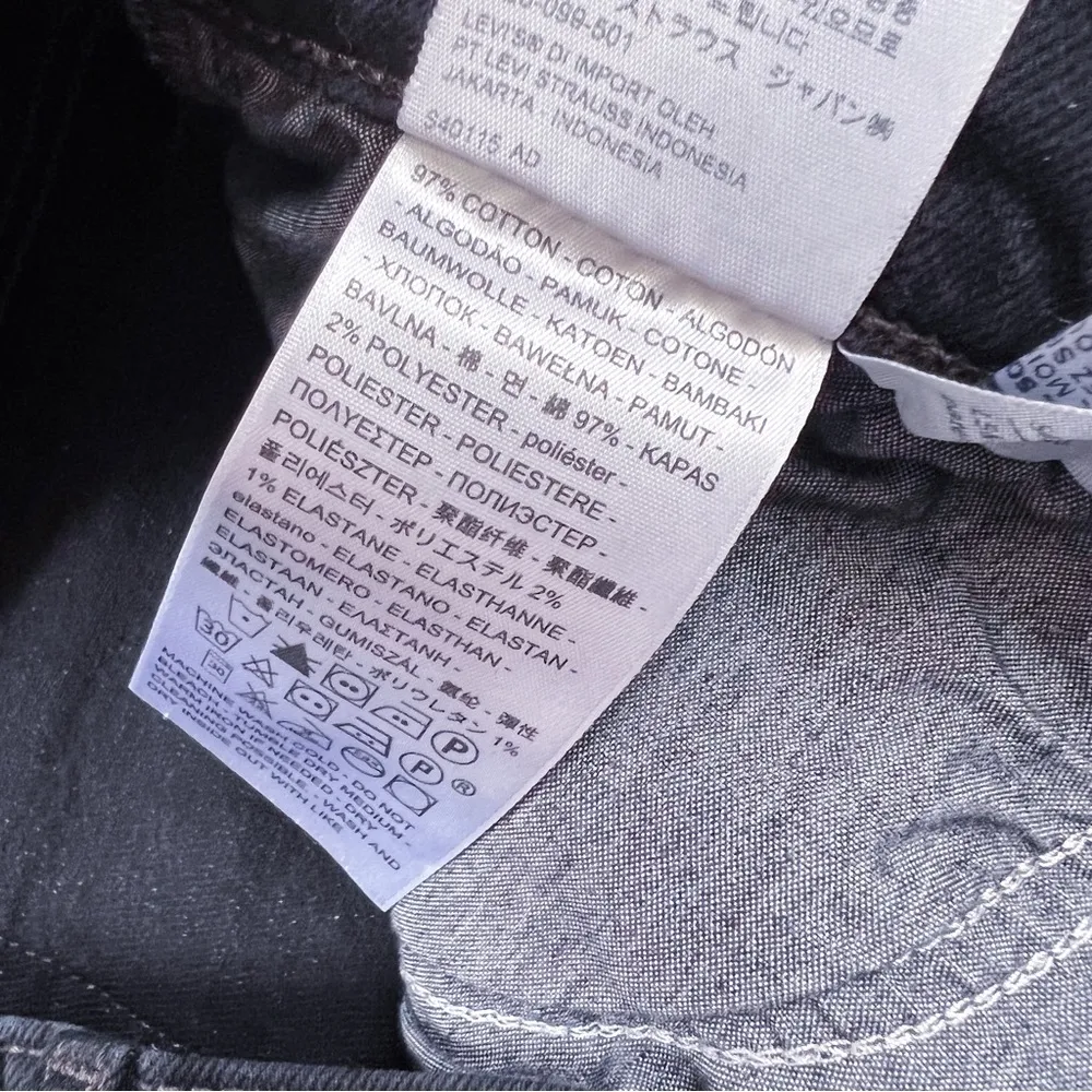 Levi’s • Wedgie Icon jean Black Desert distressed raw hem ripped knee slim - Image 9