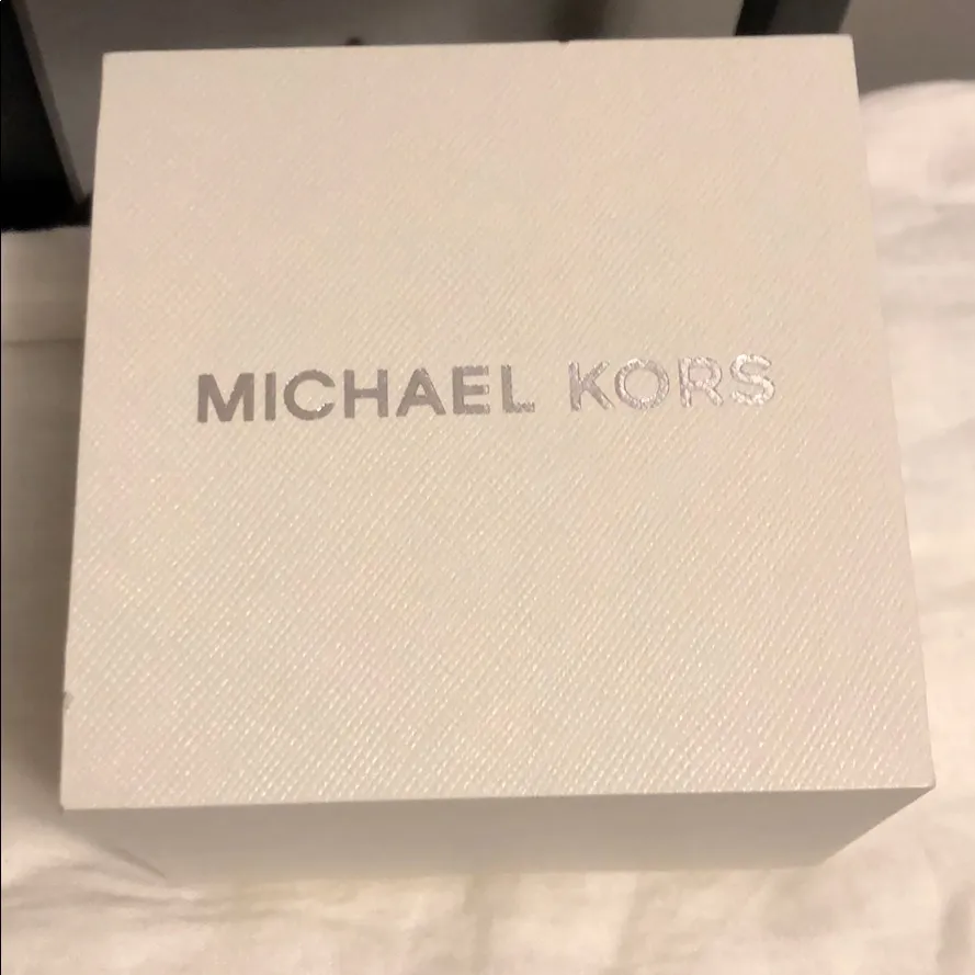 Authentic Michael Kors Runway Rose gold watch - Image 8