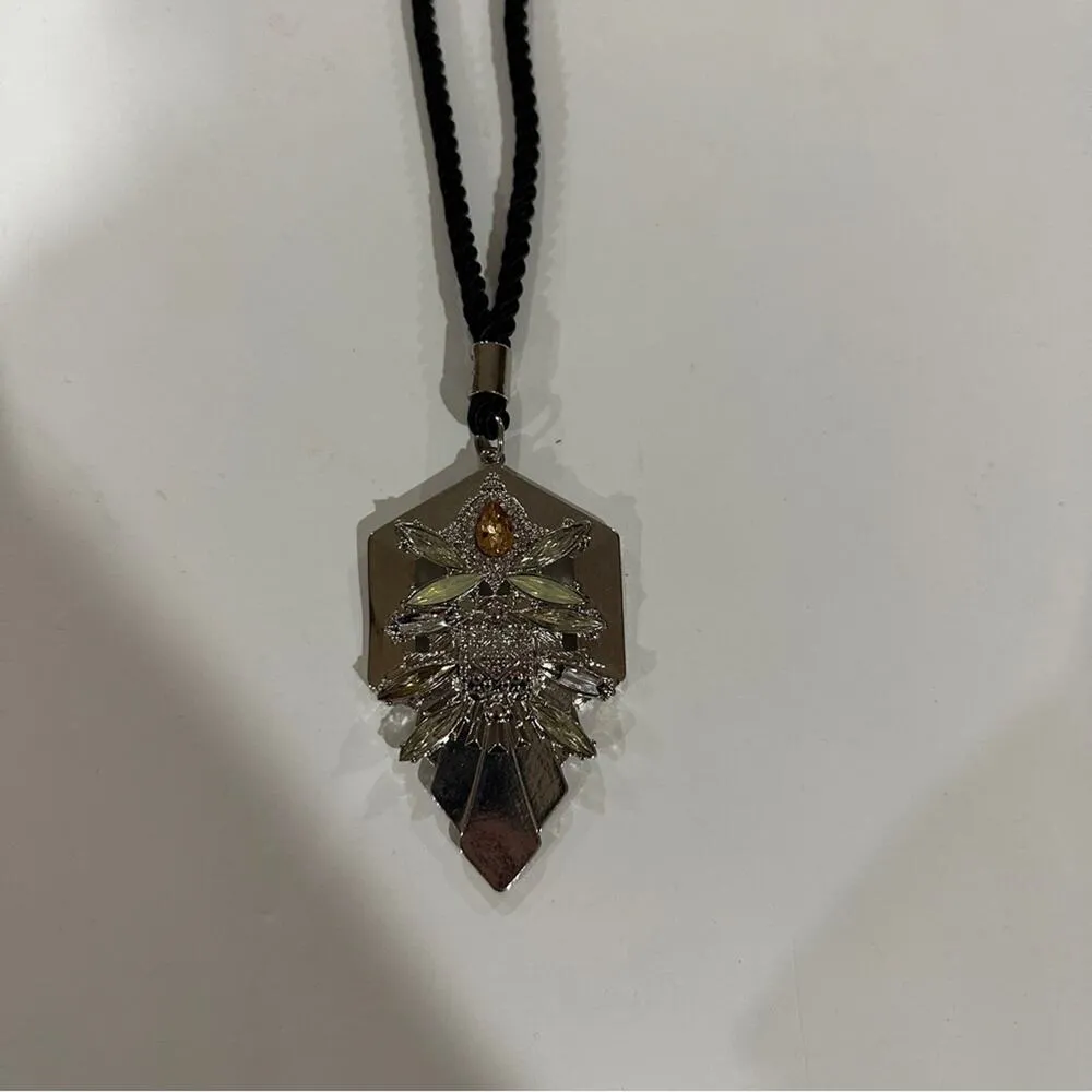 Free Press NWT Necklace Silver Tone Jeweled Arrow Pendant Fashion‎ Jewelry - Image 2