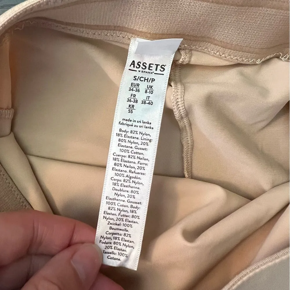 ✨ Assets by Spanx Women’s Cream Spandex Shorts Small Tan - Image 6