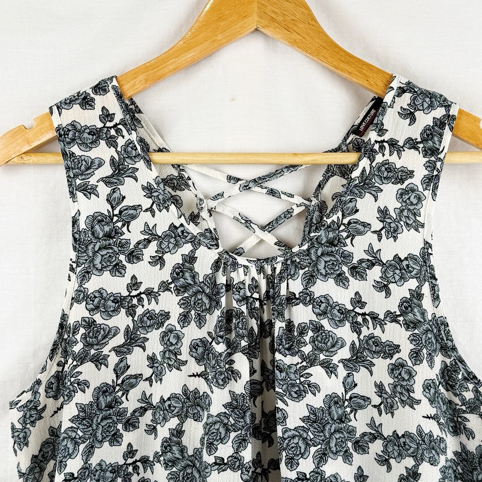 Love Culture Black White Floral Lace Up Front Sleeveless Top Size Large Boho - Image 2