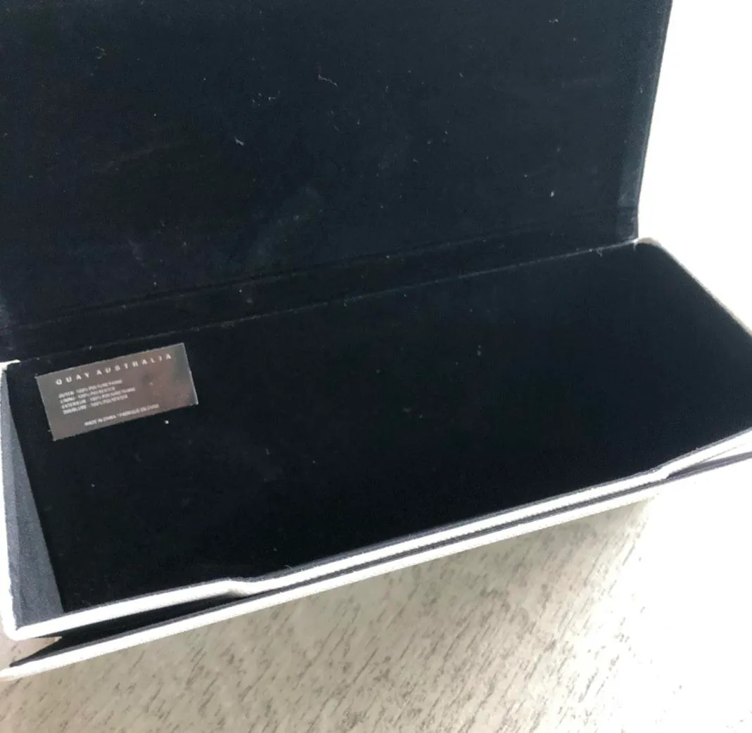 Quay Australia Embossed Tri Fold Case - Image 4