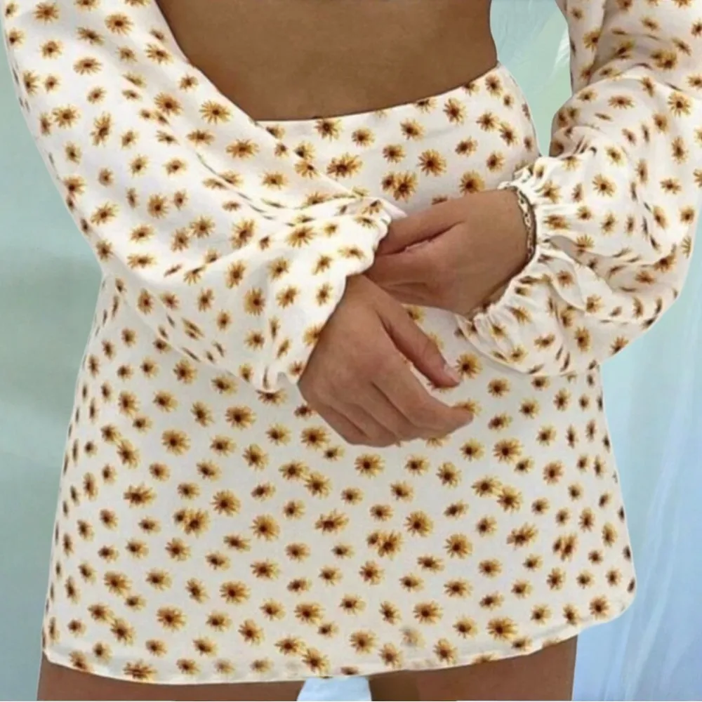 NWT WeWoreWhat Mini Slip Skirt Ditsy Daisies Floral Ivory Multi Print Size Small - Image 3