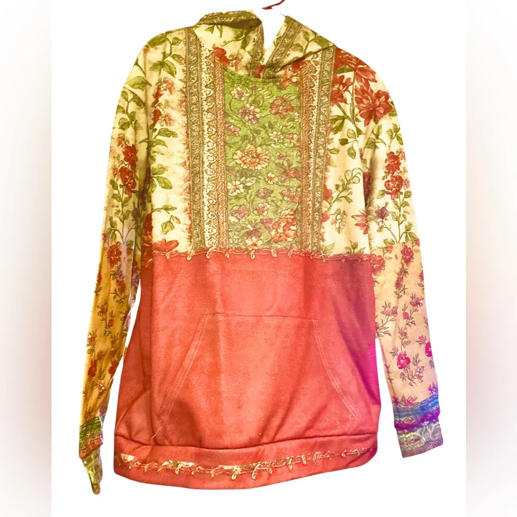 NWT Boho floral patchwork art print top with hoodie Size L Red Size L - Image 5