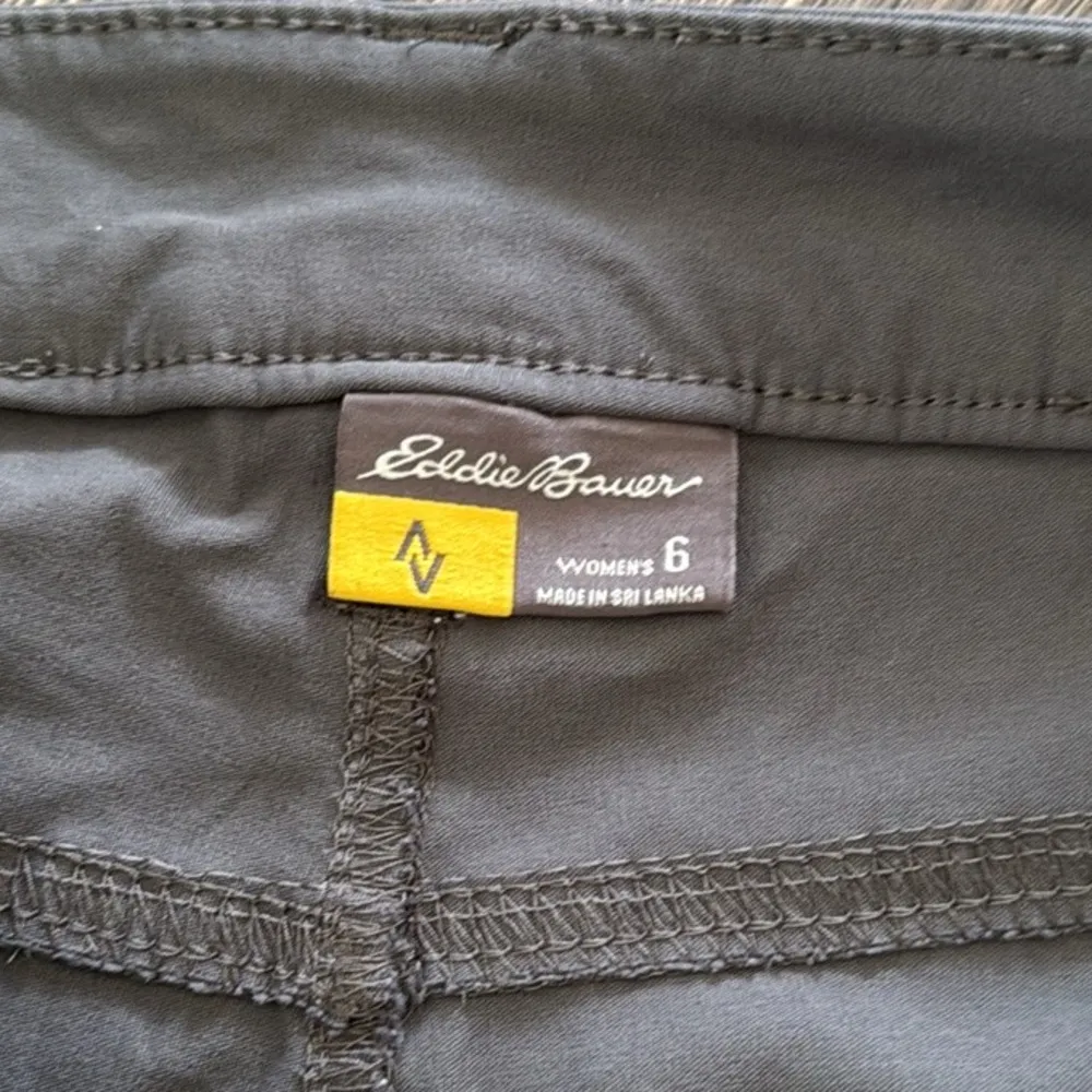 Eddie Bauer Women's Charcoal Trousers size 6 - Image 3