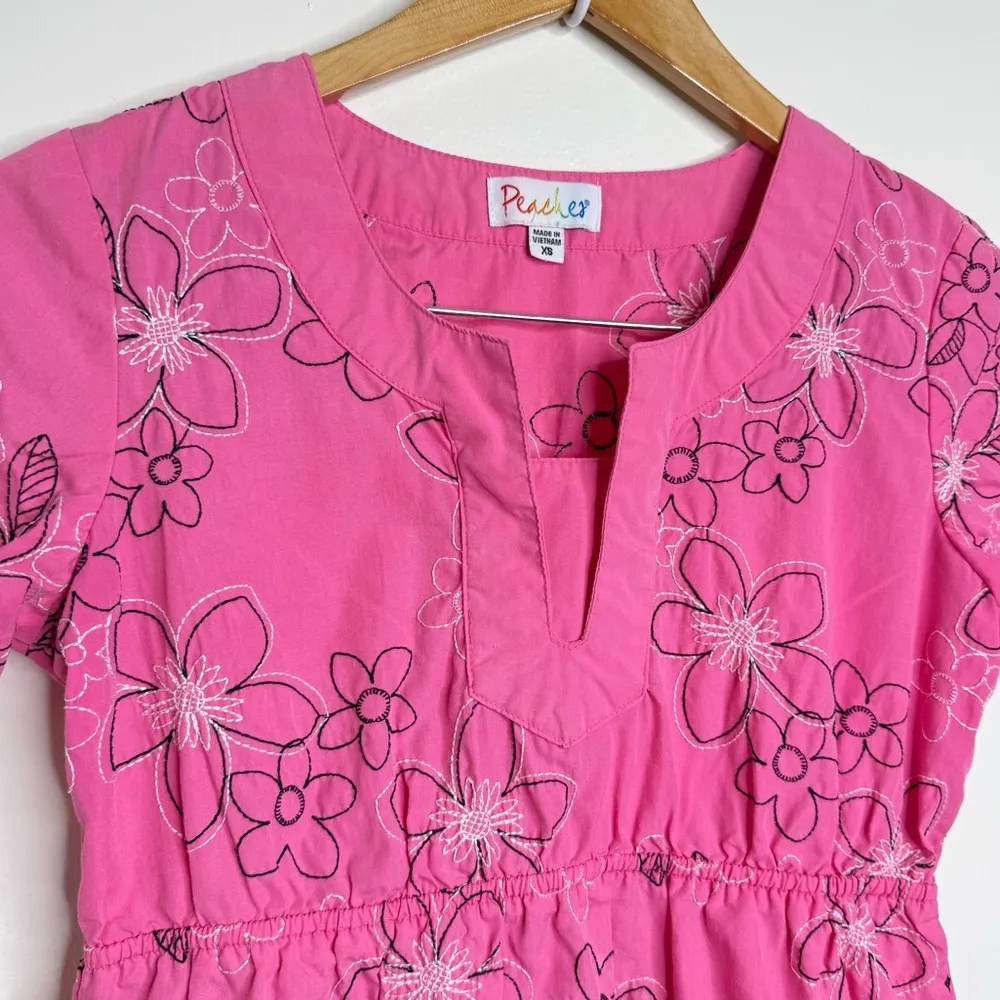 Peaches Pink Floral Embroidered Scrub Top Women’s Size XS Nurse Vet Medical - Image 2