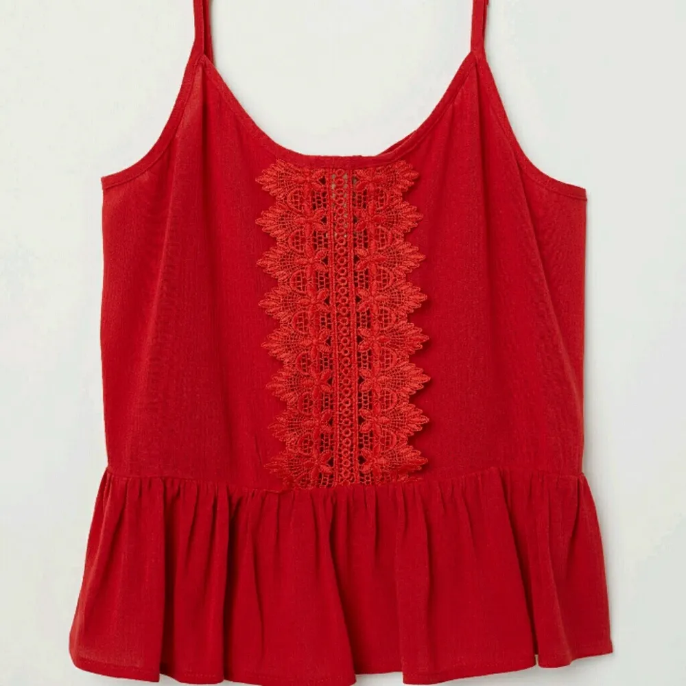 NWT Lace Trimmed Camisole Top - Image 4